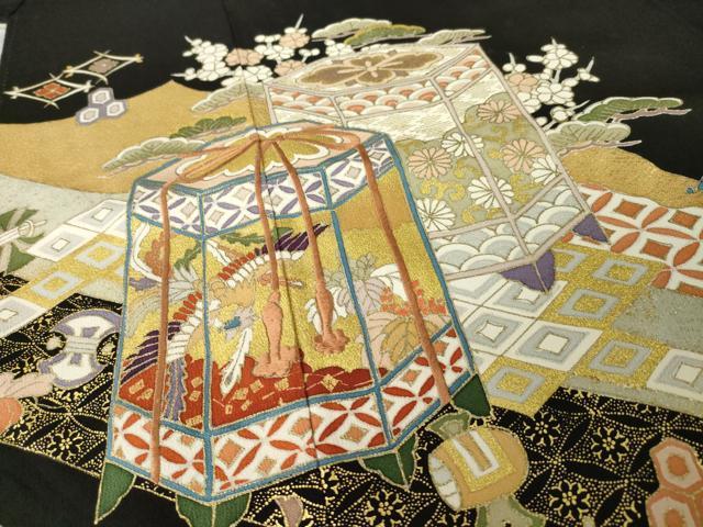 平和屋着物●創業460年・千總　黒留袖　駒刺繍　貝桶花文　金彩　正絹　逸品　AABK3075ck