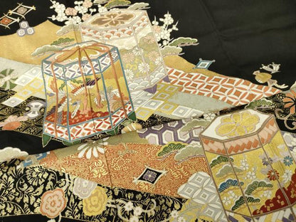 平和屋着物●創業460年・千總　黒留袖　駒刺繍　貝桶花文　金彩　正絹　逸品　AABK3075ck