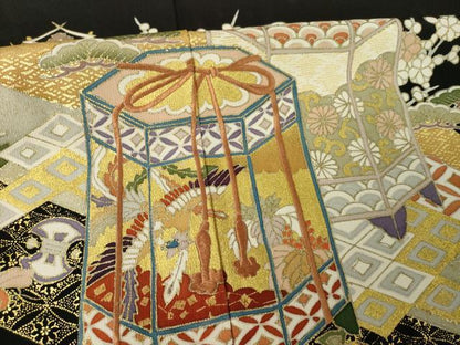 平和屋着物●創業460年・千總　黒留袖　駒刺繍　貝桶花文　金彩　正絹　逸品　AABK3075ck