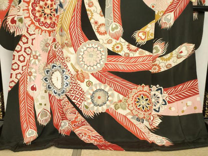 平和屋本店●アンティーク　大正ロマン　振袖　駒刺繍　孔雀羽文　花　黒地　金彩　ロング丈　正絹　逸品　AABK3159ck