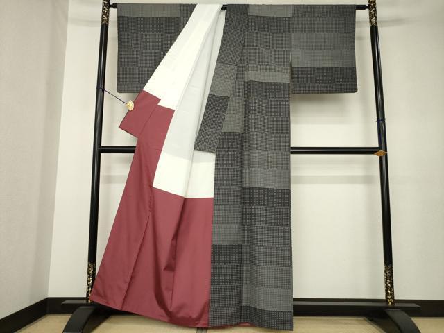 平和屋着物●石川県指定無形文化財　牛首紬　白山工房　手織り　市川純一郎　格子　正絹　逸品　AABK3355ck