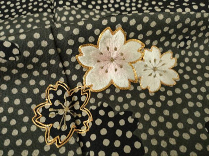 平和屋着物●ファッションデザイナー 花井幸子　訪問着　駒刺繍　舞桜　黒地　正絹　逸品　AABK3396ck