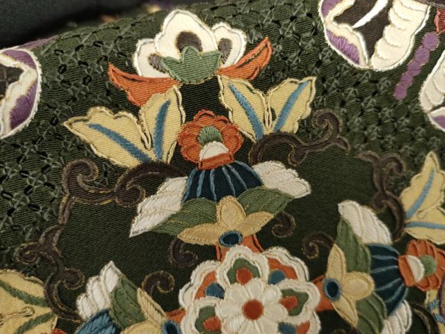 平和屋着物●中国三大刺繍　スワトウ刺繍　汕頭刺繍　総刺繍　黒留袖　狩猟更紗花文　金糸　正絹　逸品　AABK3523cs