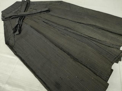 平和屋着物●男性　馬乗り袴　縞　黒地　AABK3894ck