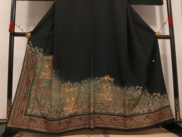 平和屋着物●豪華黒留袖　作家物　泰常　駒刺繍　更紗草花文　銀彩　正絹　逸品　AABK4284ph