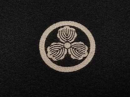 平和屋着物●豪華黒留袖　作家物　泰常　駒刺繍　更紗草花文　銀彩　正絹　逸品　AABK4284ph