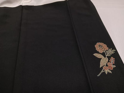 平和屋着物●豪華黒留袖　作家物　泰常　駒刺繍　更紗草花文　銀彩　正絹　逸品　AABK4284ph