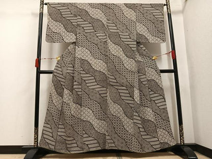 平和屋着物●上質な小紋　型染め　舞花文　黒地　正絹　逸品　AABK4309ph