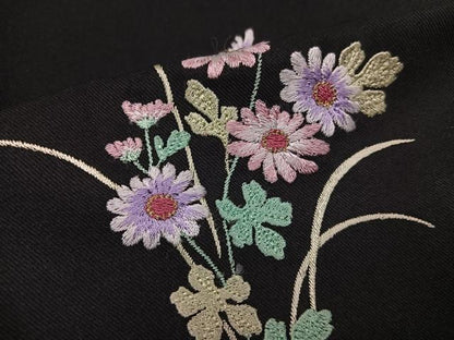 平和屋着物●女性　行灯袴　刺繍　草花文　黒地　洗える着物　AABK4321ph