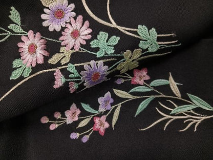 平和屋着物●女性　行灯袴　刺繍　草花文　黒地　洗える着物　AABK4321ph