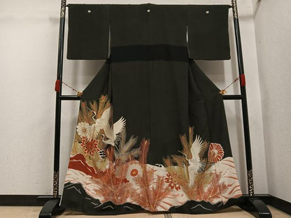 平和屋着物●アンティーク　大正ロマン　黒留袖　駒刺繍　群れ鶴浜松文　正絹　逸品　AABK4334ph
