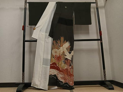 平和屋着物●アンティーク　大正ロマン　黒留袖　駒刺繍　群れ鶴浜松文　正絹　逸品　AABK4334ph