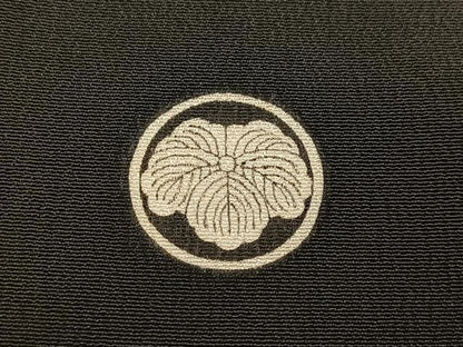 平和屋着物●アンティーク　大正ロマン　黒留袖　駒刺繍　群れ鶴浜松文　正絹　逸品　AABK4334ph