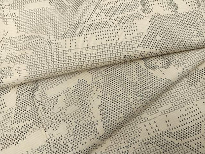 平和屋着物●本場大島紬　白大島　80亀甲　風景文　正絹　逸品　AABK4364ph