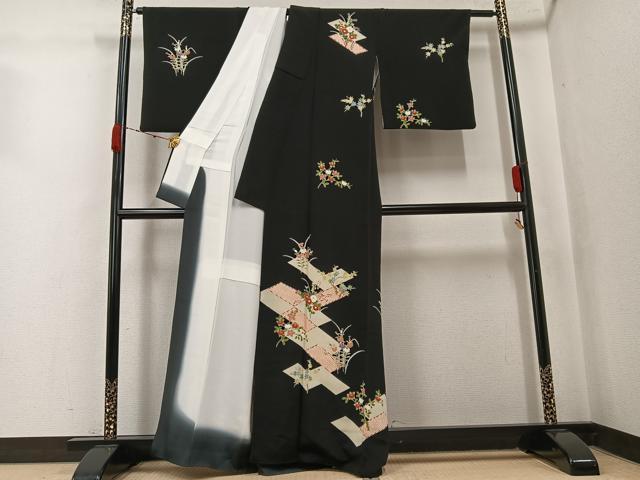 平和屋着物●訪問着　友禅　草花文　黒地　鬼しぼ縮緬　正絹　逸品　AABK4368ph