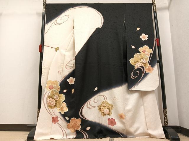 平和屋着物●豪華振袖　駒刺繍　舞花文　暈し染め　金彩　正絹　逸品　AABK4384ph