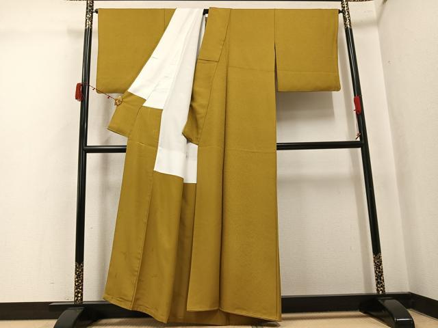 平和屋着物●染色作家　斉藤三才監修　色無地　草花地紋　桑茶色　正絹　逸品　AABK4430ph