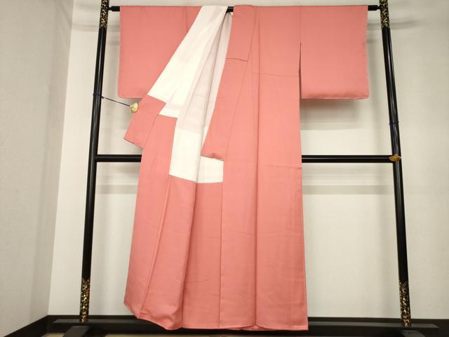 平和屋着物●上質な色無地　作家物　霞地紋　甚三紅色　正絹　逸品　AABK4461ck