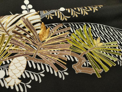 平和屋着物●創業460年・千總　黒留袖　刺繍　松　金糸　正絹　逸品　AABK4496ck