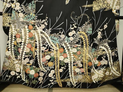 平和屋着物●豪華振袖　駒刺繍　草花文　黒地　金彩　正絹　逸品　AABK4512ck