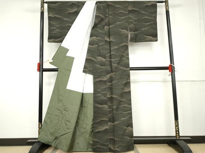 平和屋着物●本場大島紬　9マルキ　重ね山文　正絹　逸品　AABK4581cs