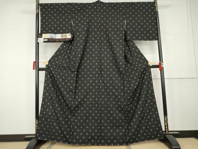 平和屋着物●本場大島紬　純泥染　7マルキ　前田紬工芸謹製　十字　黒地　やまと誂製　証紙付き　正絹　逸品　AABK4602cs