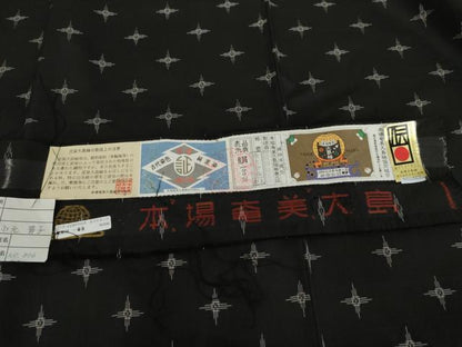 平和屋着物●本場大島紬　純泥染　7マルキ　前田紬工芸謹製　十字　黒地　やまと誂製　証紙付き　正絹　逸品　AABK4602cs