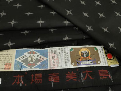 平和屋着物●本場大島紬　純泥染　7マルキ　前田紬工芸謹製　十字　黒地　やまと誂製　証紙付き　正絹　逸品　AABK4602cs