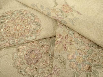 平和屋着物●中国三大刺繍　スワトウ刺繍　汕頭刺繍　総刺繍　訪問着　正倉院花唐草文　正絹　逸品　未使用　AABK4638cs