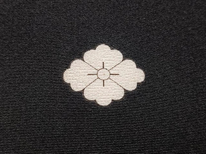平和屋着物●豪華黒留袖　作家物　呉県刺繍　扇人物花鳥文　金彩　正絹　逸品　AABK5230ph