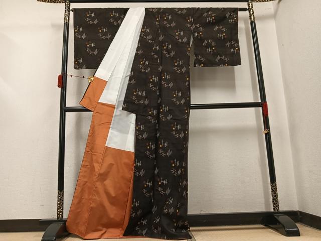 平和屋着物●国指定重要無形文化財　本場久米島紬　手織　琉球絣文様　正絹　逸品　AABK5279ph
