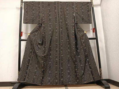 平和屋着物●本場大島紬　9マルキ　花唐草文　正絹　逸品　AABK5318ph