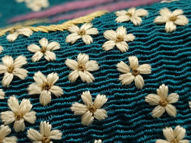平和屋着物●ファッションデザイナー 花井幸子　和装小物　半衿　刺繍　霞花文　逸品　未使用　AABK5412ay