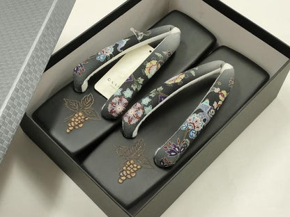 平和屋着物●岡重謹製　OKAJIMA　和装小物　下駄　桐下駄　黒　友禅柄鼻緒　象更紗　浴衣　夏着物　共箱付き　逸品　未使用　AABK5564ay