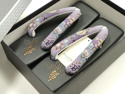 平和屋着物●岡重謹製　OKAJIMA　和装小物　下駄　桐下駄　黒　友禅柄鼻緒　象更紗　浴衣　夏着物　共箱付き　逸品　未使用　AABK5585ay