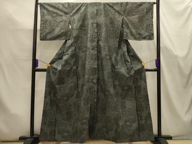 平和屋着物■本場大島紬　7マルキ　亀甲花文　正絹　逸品　AABK5677sx