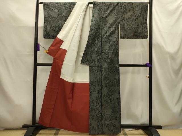 平和屋着物■本場大島紬　7マルキ　亀甲花文　正絹　逸品　AABK5677sx