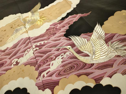 平和屋着物■豪華黒留袖　刺繍　立波飛鶴文　金銀糸　金彩　正絹　逸品　AABK5704sx