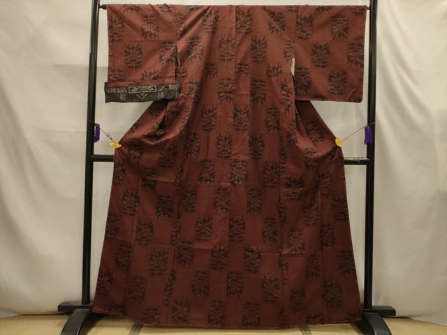 平和屋着物■本場大島紬 7マルキ 市松花文 証紙付き 正絹 逸品 AABK5799sx