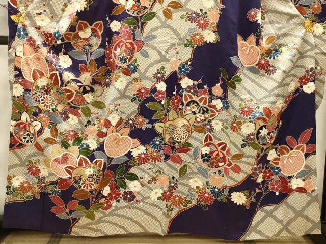 平和屋着物■豪華振袖　駒刺繍　草花文　金彩　正絹　逸品　AABK6019sx