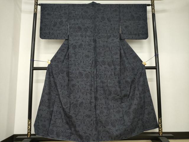 平和屋着物●本場結城紬　重要無形文化財　100亀甲　花唐草文　正絹　逸品　AABK6219ck