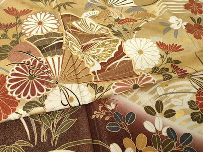 平和屋着物●豪華振袖　駒刺繍　扇面花蝶文　暈し染め　金彩　金通し地　正絹　逸品　AABK6240ck