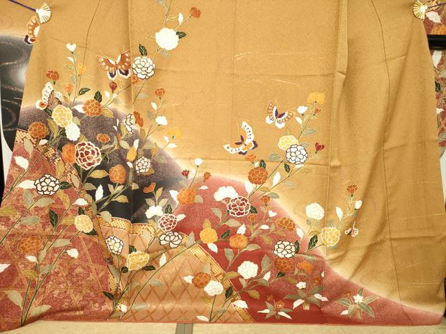 平和屋着物●豪華振袖　駒刺繍　花蝶籬文　暈し染め　金彩　ロング丈　正絹　逸品　AABK6291ck