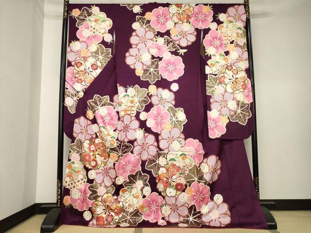 平和屋着物●豪華振袖　駒刺繍　舞花文　金彩　ロング丈　正絹　逸品　AABK6294ck