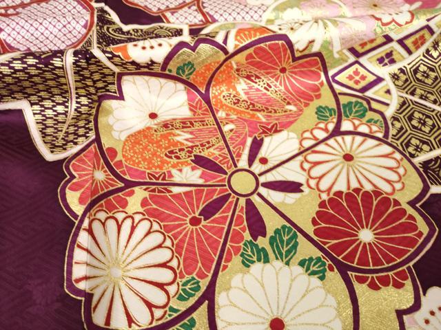 平和屋着物●豪華振袖　駒刺繍　舞花文　金彩　ロング丈　正絹　逸品　AABK6294ck