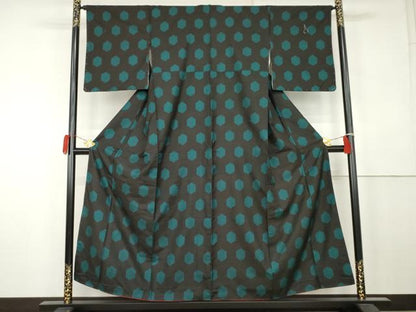 平和屋着物●本場大島紬　割込み絣　地空き　亀甲文　黒地　正絹　逸品　AABK6322cs