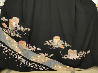 平和屋着物●豪華黒留袖　駒刺繍　貝桶花宝尽くし　金彩　三越扱い　正絹　逸品　AABK6348cs