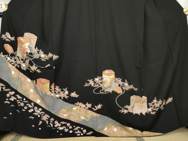 平和屋着物●豪華黒留袖　駒刺繍　貝桶花宝尽くし　金彩　三越扱い　正絹　逸品　AABK6348cs
