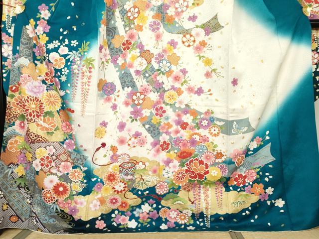 平和屋着物●豪華振袖　駒刺繍　束ね熨斗吉祥草花文　暈し染め　金彩　銀通し地　正絹　逸品　AABK6418cs