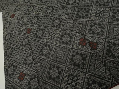 平和屋着物●本場大島紬　花菱文　黒地　正絹　逸品　AABK6428cs